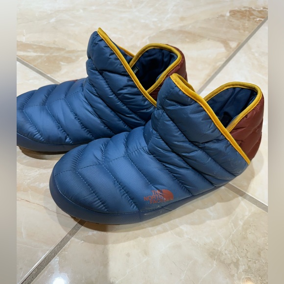 The North Face - ThermoBall Traction Bootie Unisex 
Men's Size 7 - Picture 6 of 7